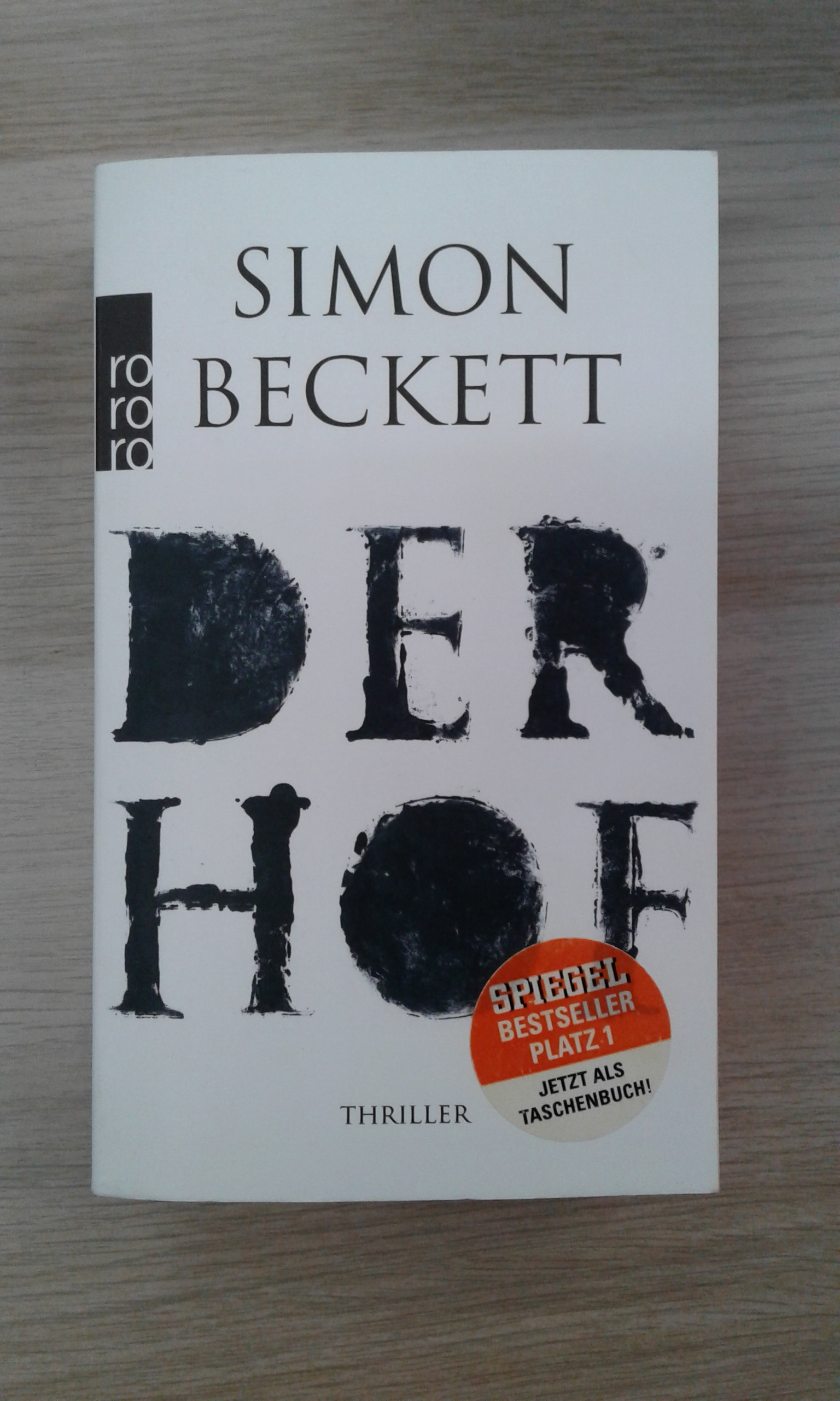 Beckett, Der Hof.