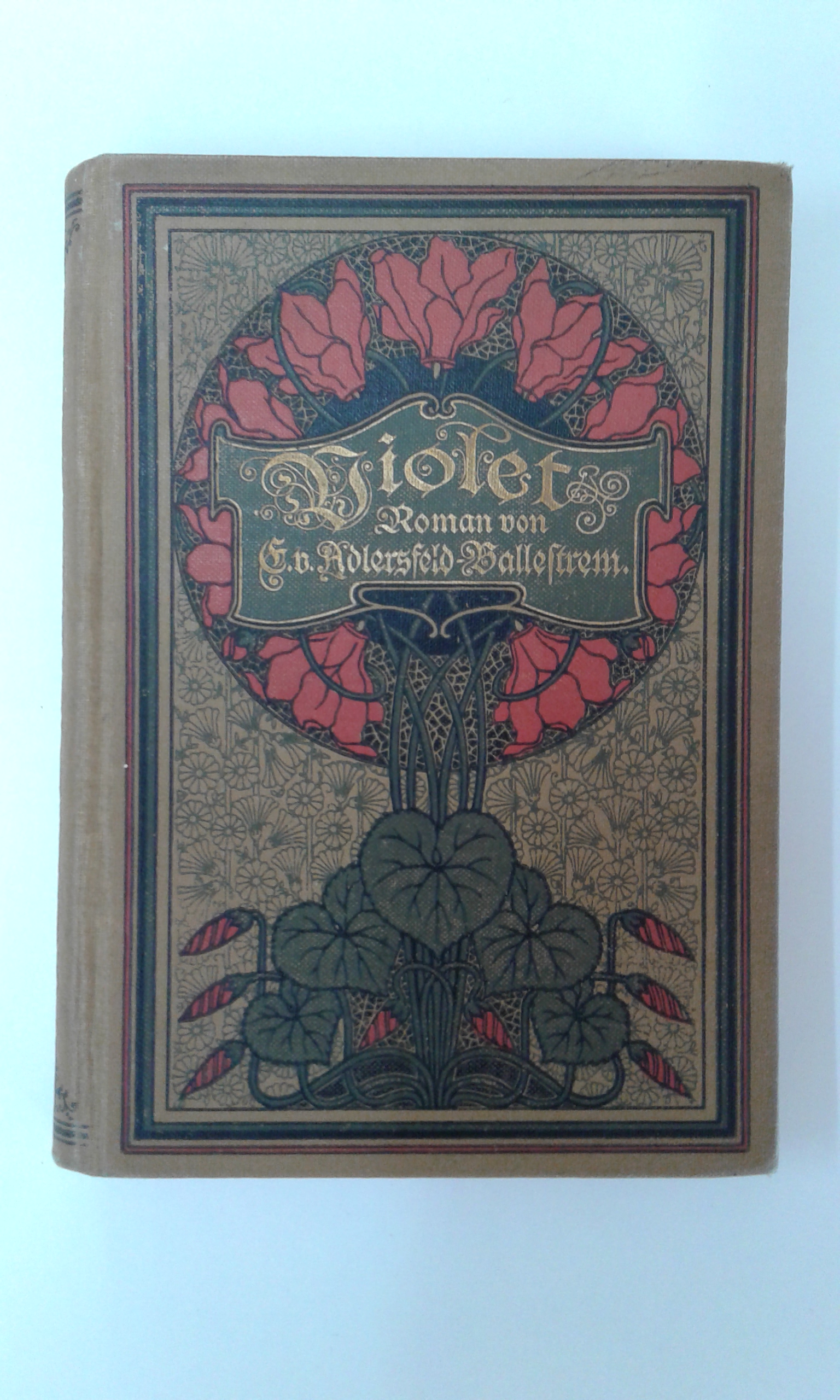 Adlersfeld-Ballestrem, Violet.