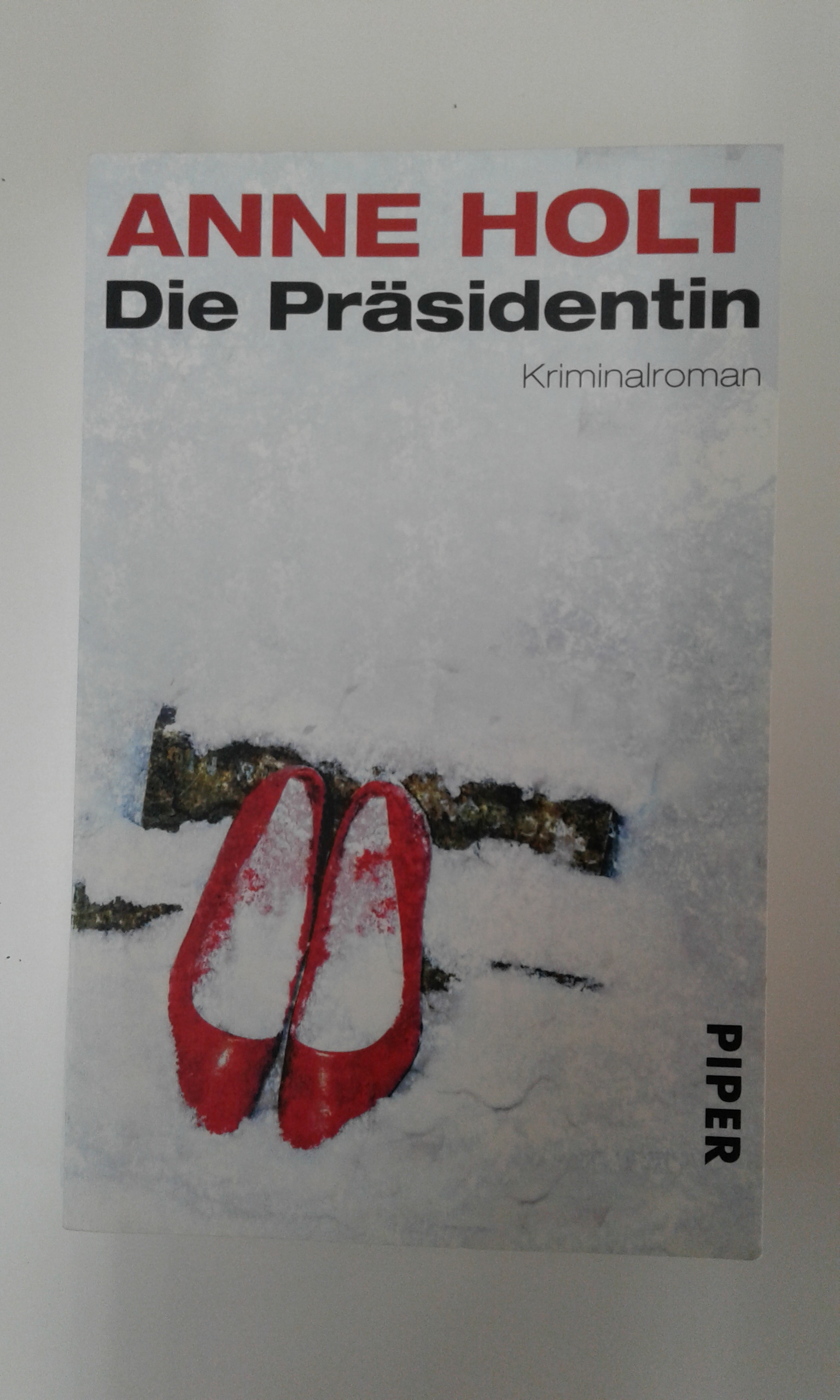 Holt, Die Präsidentin.