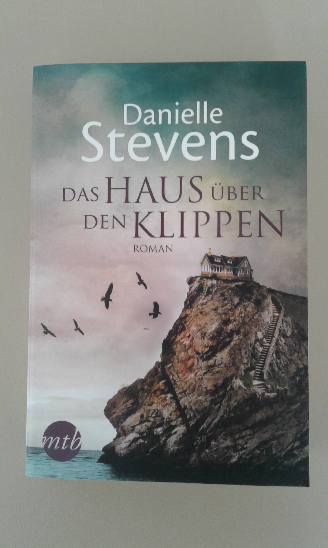 Stevens, Das Haus über den Klippen.